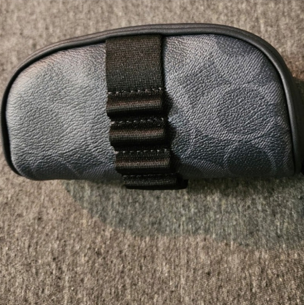 Coach - Picture 3 of 6